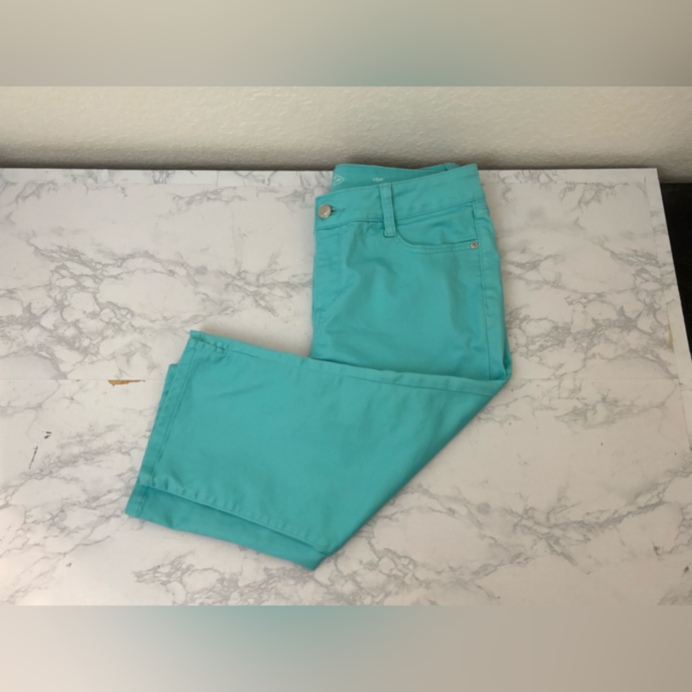 St. John's Bay Turquoise Capris